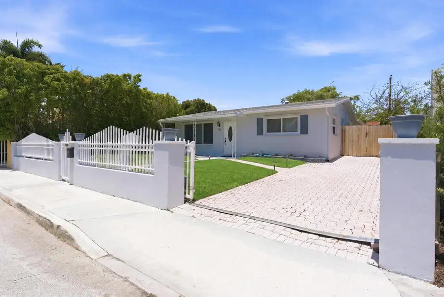 715 Green Street, West Palm Beach, FL 33405 - #2