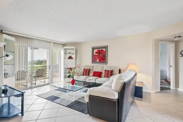 3951 Via Poinciana #511, Greenacres, FL 33467