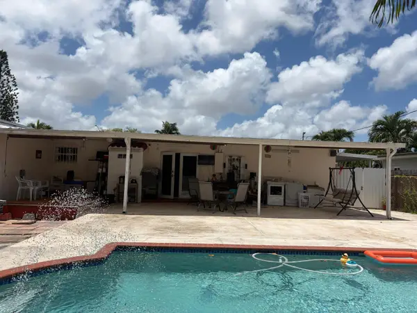 10501 NW 35th Place, Miami, FL 33147