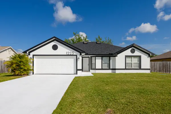 1225 SW Hunnicut Avenue, Port St Lucie, FL 34953