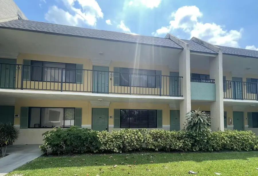 1811 Meadows Circle W, Boynton Beach, FL 33436 - #3