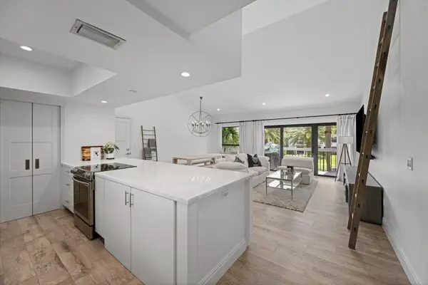 11863 Wimbledon Circle #532, Wellington, FL 33414