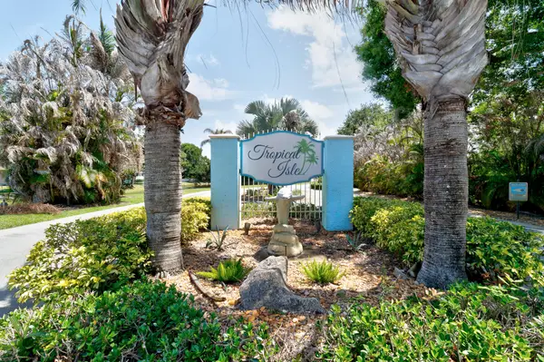 6385 Tropical Way, Vero Beach, FL 32967
