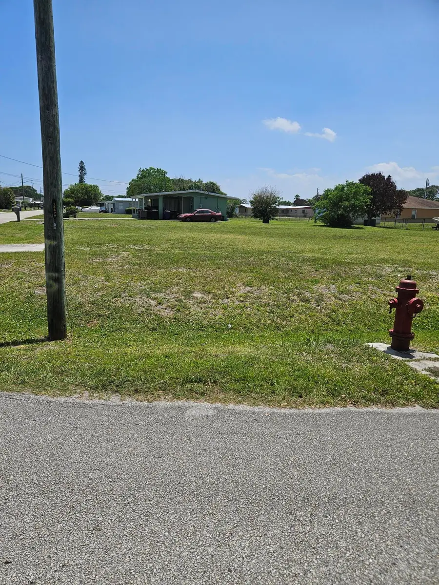 1909 N 16th Street, Fort Pierce, FL 34950 - #2