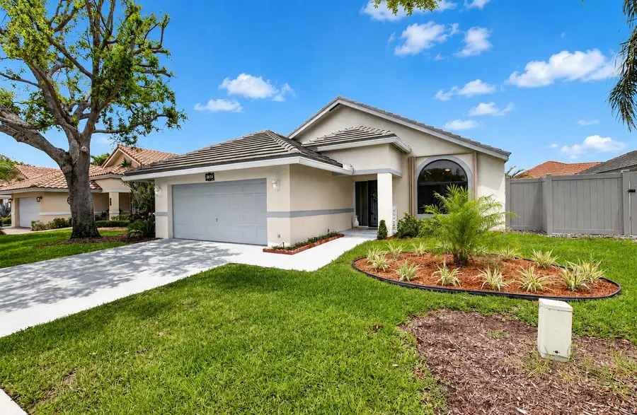 182 Temple Avenue, Boynton Beach, FL 33436 - #2