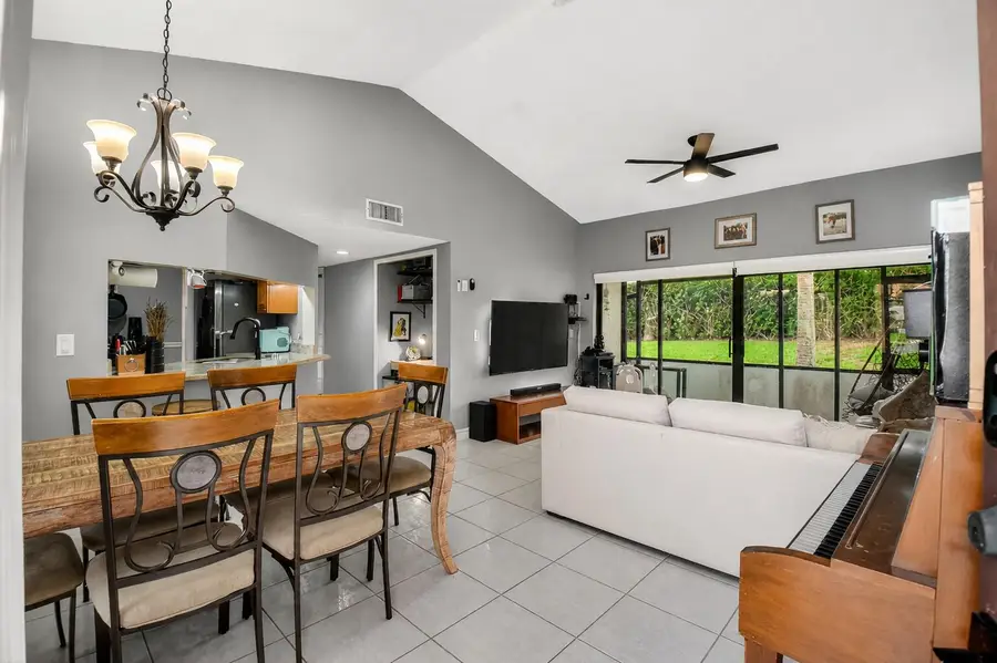 14 Via De Casas Sur #104, Boynton Beach, FL 33426 - #3