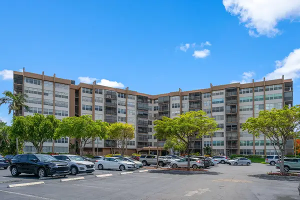 900 Saint Charles Place #221, Pembroke Pines, FL 33026