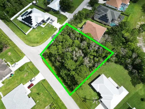 5475 NW Cambo Court, Port St Lucie, FL 34986