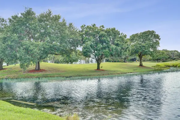 9460 Poinciana Place #101, Davie, FL 33324