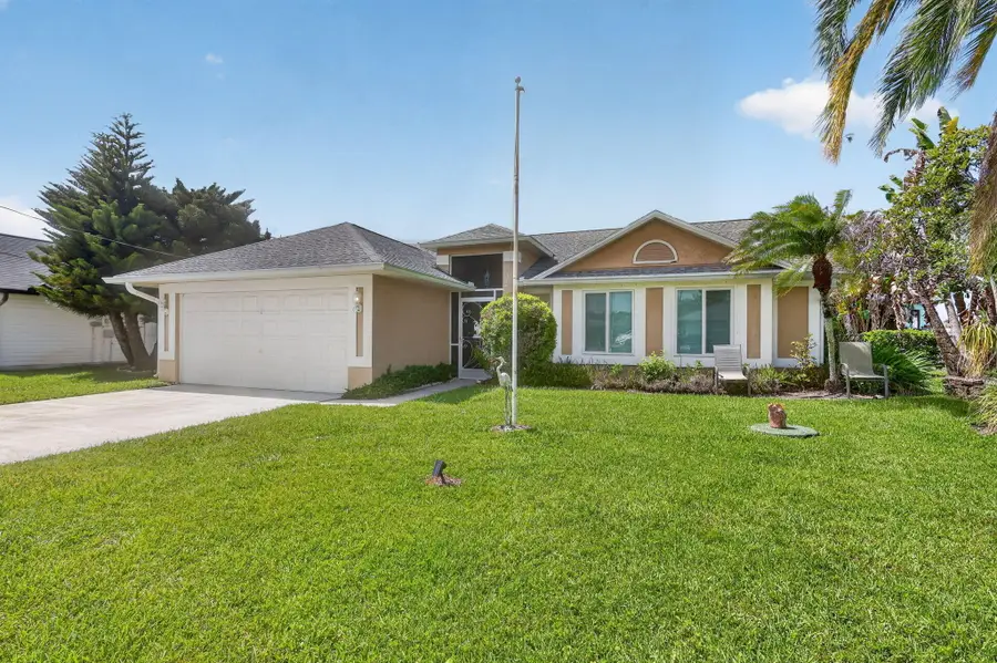 2755 SE Caladium Avenue, Port Saint Lucie, FL 34952 - #2