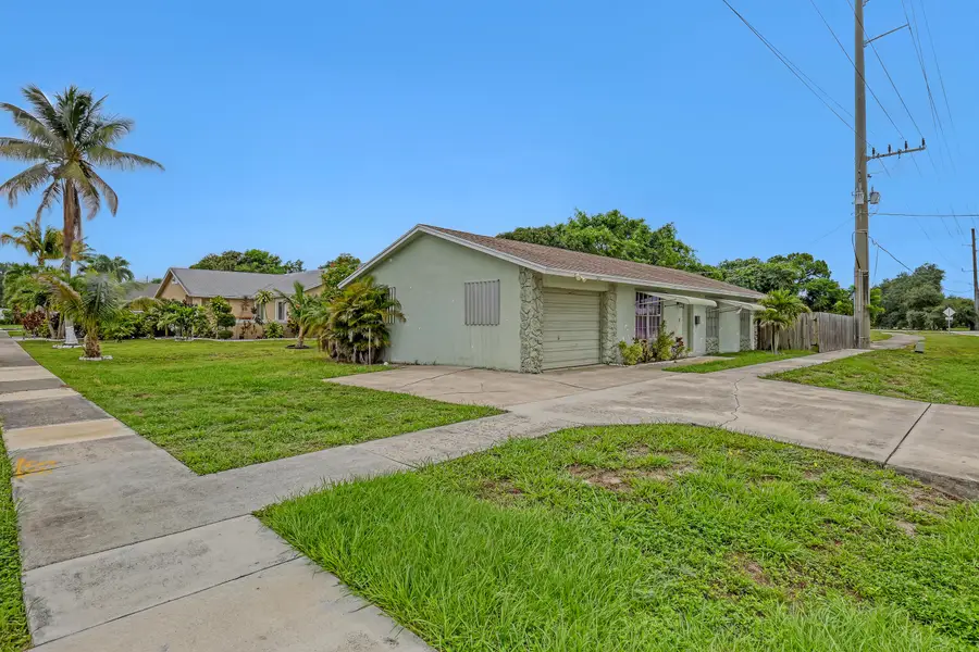 302 SW 8th Street, Boynton Beach, FL 33426 - #2