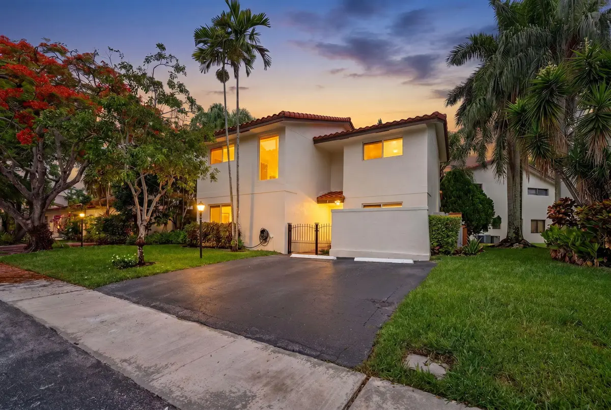 704 SW 89th Avenue, Plantation, FL 33324 - #1
