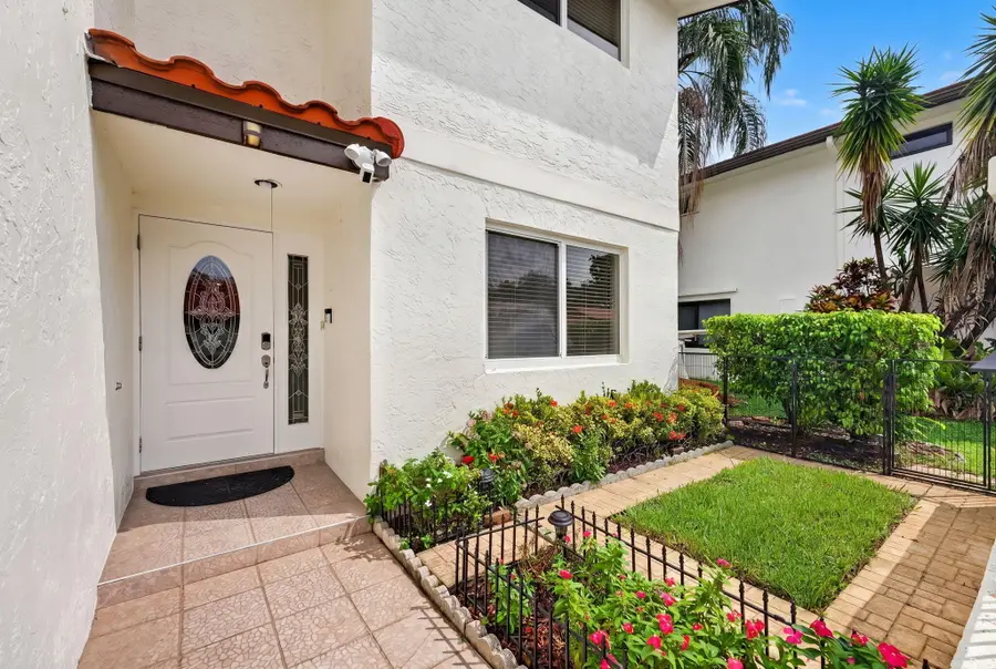 704 SW 89th Avenue, Plantation, FL 33324 - #3