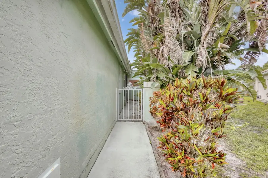 2860 Waters Edge Circle, Greenacres, FL 33413 - #2