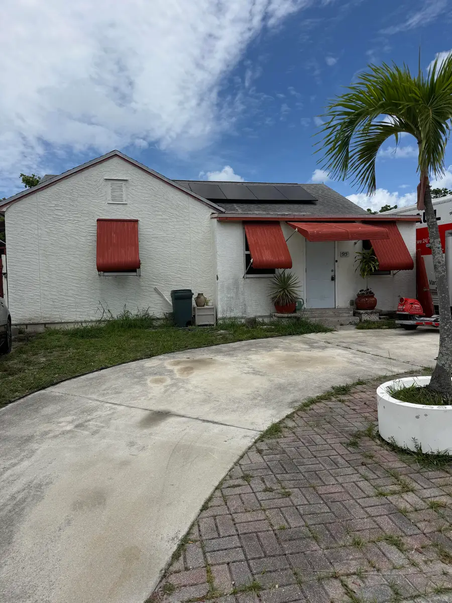 915 N E Street, Lake Worth Beach, FL 33460 - #2
