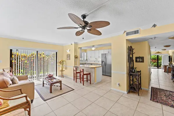 372 Golfview Road #101, North Palm Beach, FL 33408