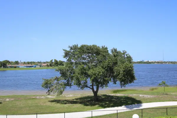 470 Executive Center Drive #3b, West Palm Beach, FL 33401