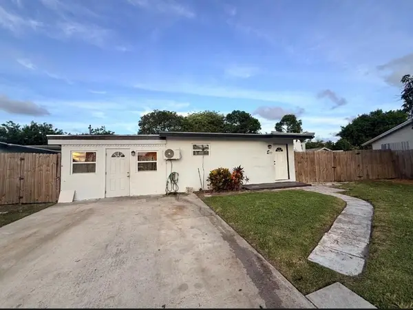 3016 E Palm Drive, Boynton Beach, FL 33435