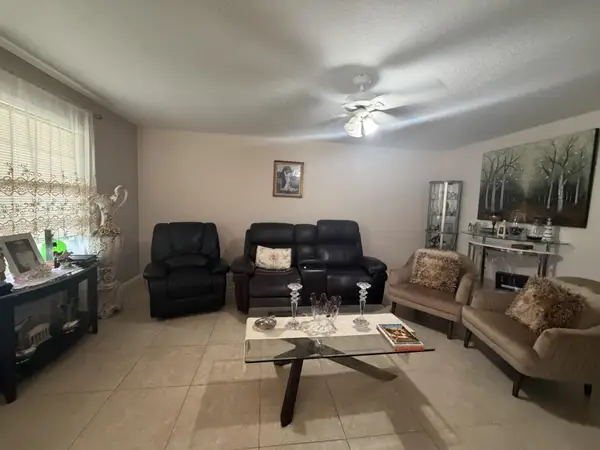 1011 Ventnor Crescent, Deerfield Beach, FL 33442