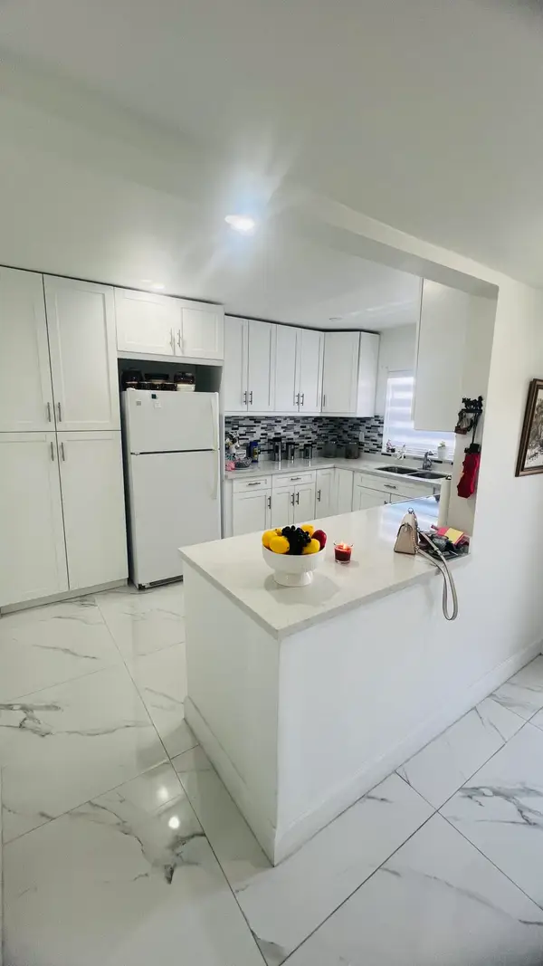 9330 S Sunrise Lakes Boulevard #304, Sunrise, FL 33322