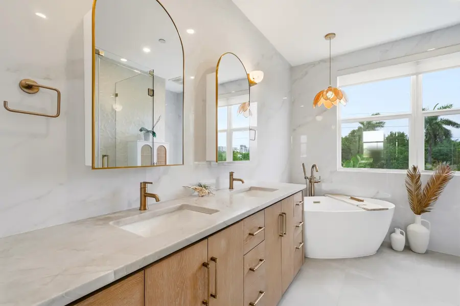 1210 NE 11th Avenue, Fort Lauderdale, FL 33304 - #3