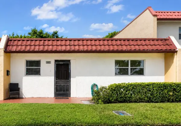 102 Lake Anne Drive, West Palm Beach, FL 33411