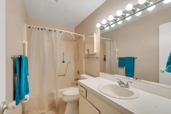 16 Vista Palm Lane #106, Vero Beach, FL 32962