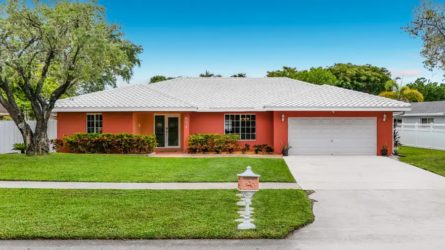 851 E Plantation Circle, Plantation, FL 33324 - #2