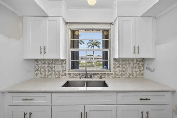 1 Golfs Edge #F, West Palm Beach, FL 33417