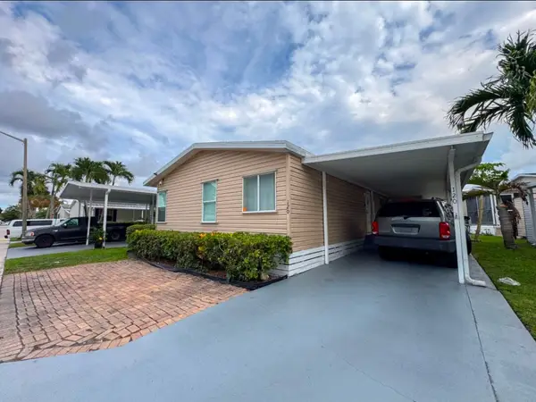 120 Plantation Boulevard #120, Greenacres, FL 33467