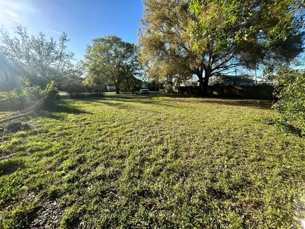 8922 102nd Avenue, Vero Beach, FL 32967