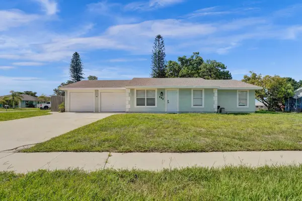 303 NE Solida Circle, Port St Lucie, FL 34983