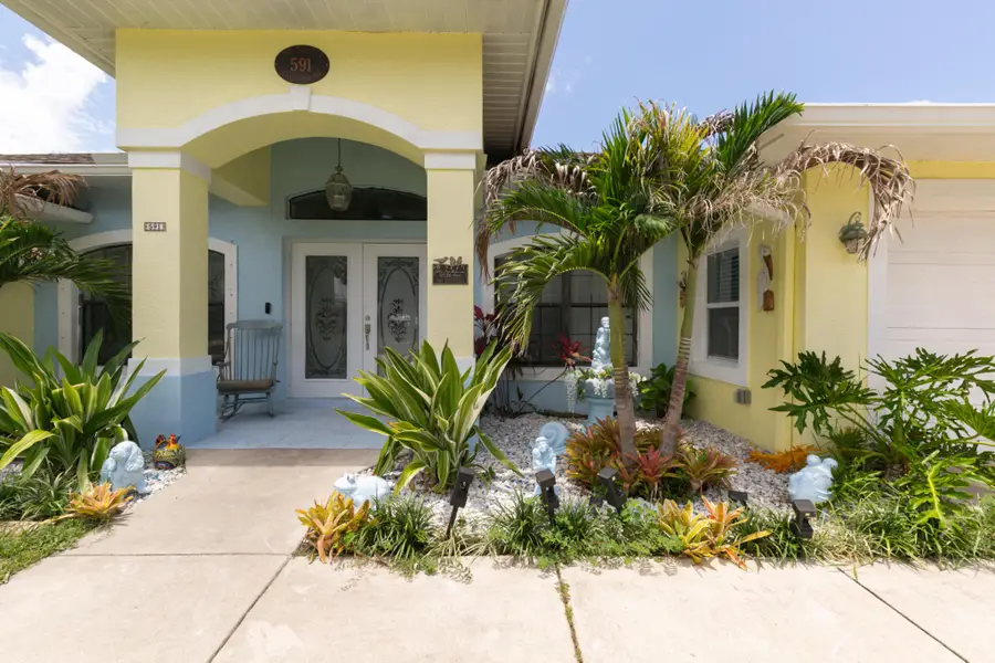 591 SE Chapman Avenue, Port Saint Lucie, FL 34984 - #2