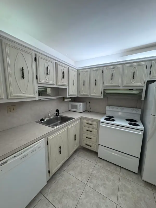 5660 SW 3rd Place #105, Margate, FL 33068