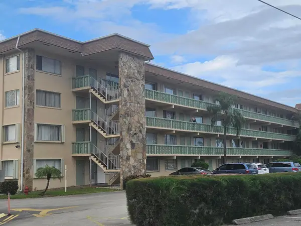 300 Village Green Circle S #302, Palm Springs, FL 33461