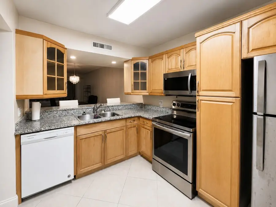 3516 Whitehall Drive #105, West Palm Beach, FL 33401 - #3