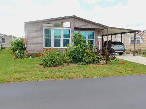 527 Tropical Isles Circle #F-30, Fort Pierce, FL 34982