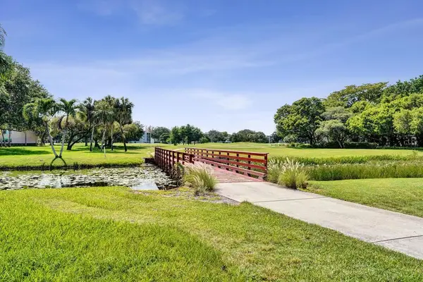 9430 Tangerine Place, Davie, FL 33324