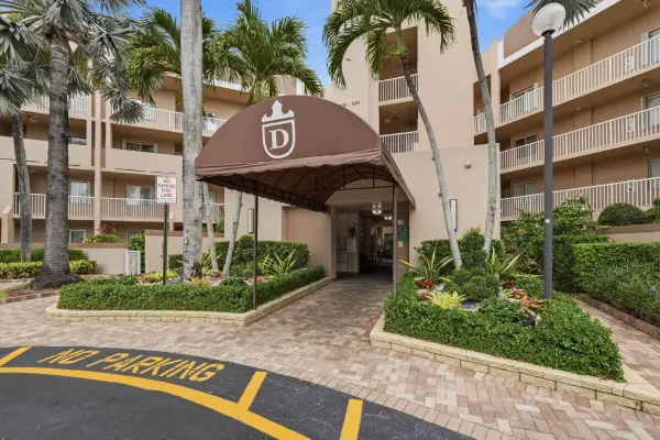 7649 E Granville Drive #301, Tamarac, FL 33321