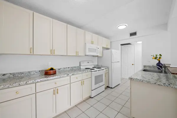 5190 E Sabal Palm Boulevard #209, Tamarac, FL 33319