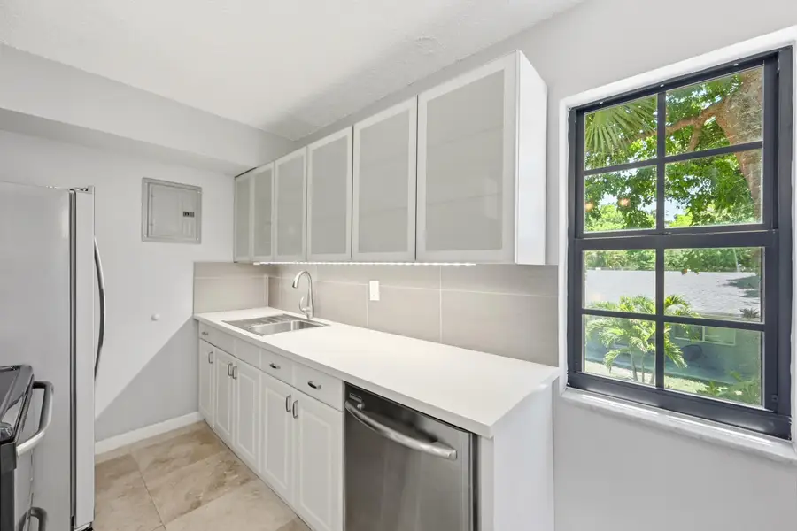 905 NE 28th Street #206, Wilton Manors, FL 33334 - #3