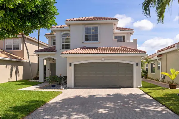 3961 Crescent Creek Place, Coconut Creek, FL 33073