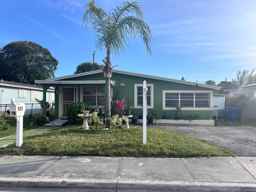 925 W 3rd Street, Riviera Beach, FL 33404 - #2