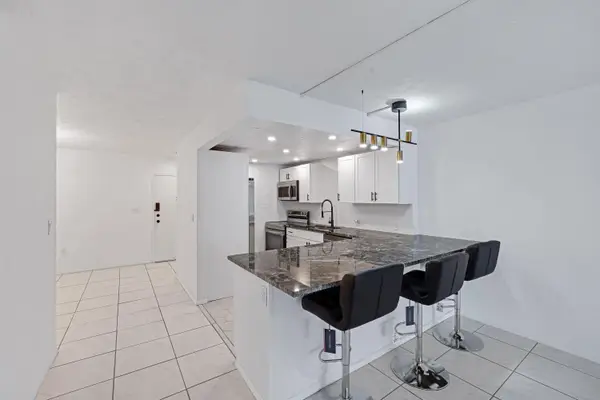 7100 NW 17th Street #220, Plantation, FL 33313