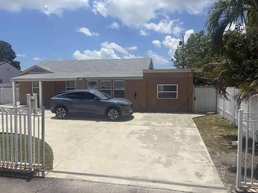 750 NE 4th Place, Hialeah, FL 33010 - #3