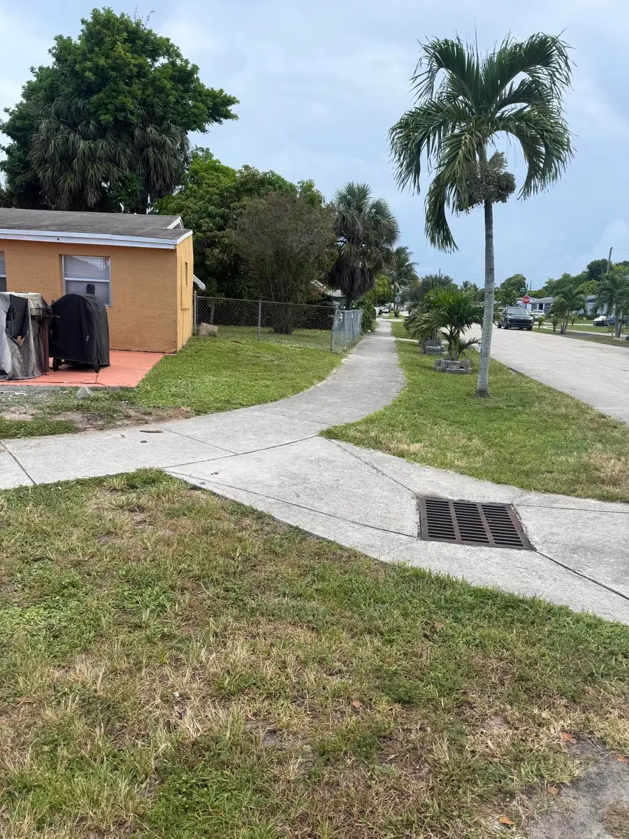 2071 NW 29th Terrace, Fort Lauderdale, FL 33311 - #2