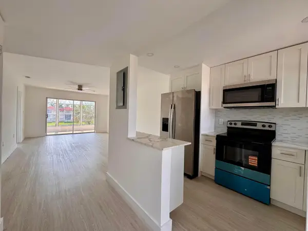 2831 E Sunrise Lakes Drive E #311, Sunrise, FL 33322