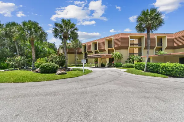 5188 Woodland Lakes Drive #332, Palm Beach Gardens, FL 33418