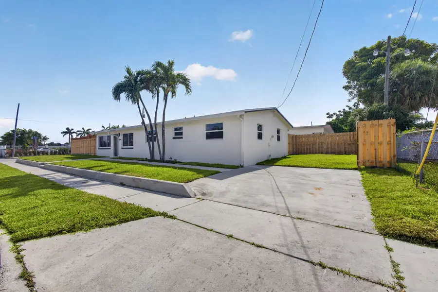 665 W 7th Street, Riviera Beach, FL 33404 - #3
