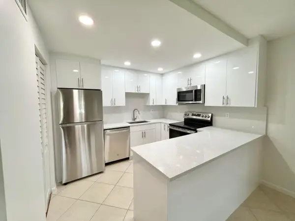 418 Pine Glen Lane #C-1, Greenacres, FL 33463